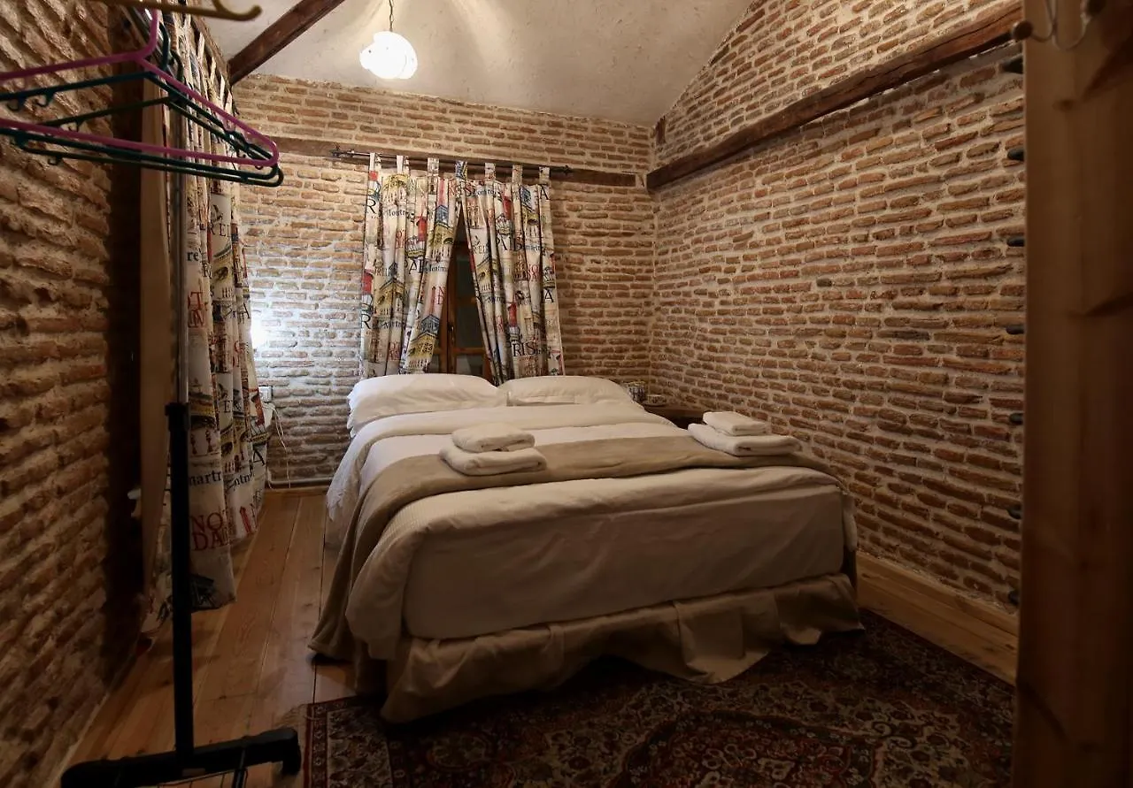 Le Petit Secret, Korce, Albania location