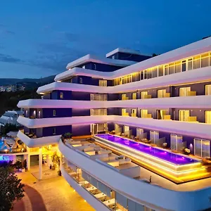 Hotell Regina Blu, Radhimë